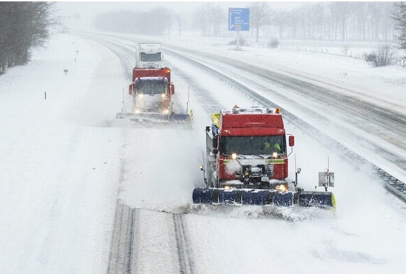 Ha Lan chong chiu tran bao tuyet lon nhat thap ky hinh anh
