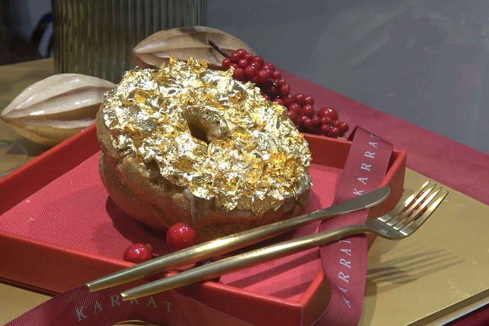 Banh dat vang 24K o Thai Lan hinh anh