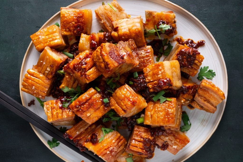 Hoc lam thit heo quay sot chua ngot hinh anh