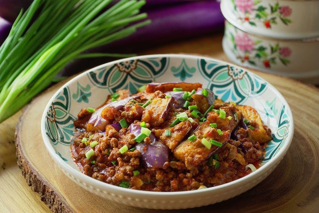 Cach lam thit bam xao ca tim dua com hinh anh