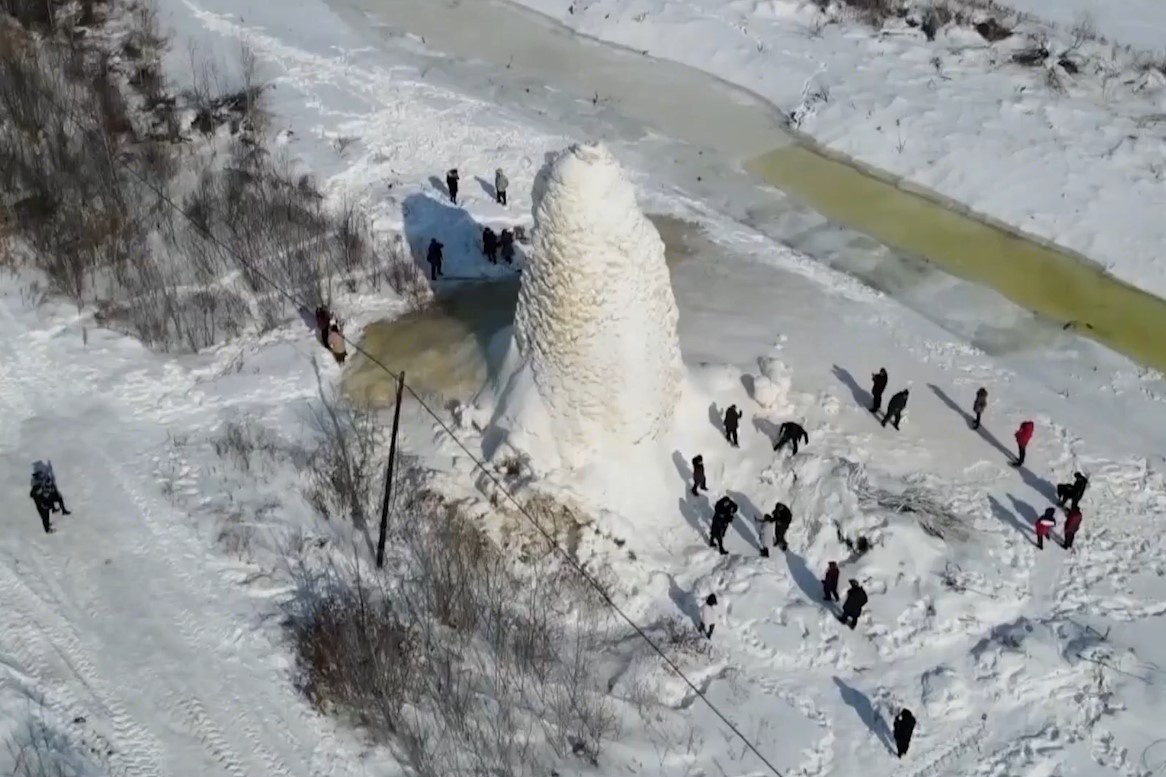 Cot nuoc dong bang cao 10 m o Trung Quoc hinh anh