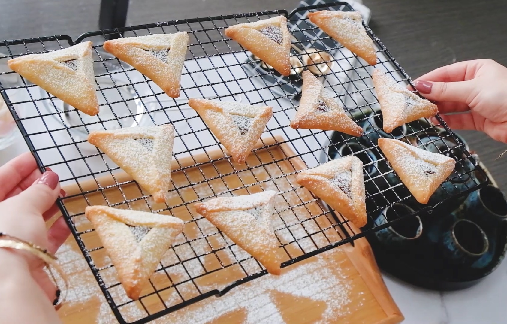 Lam thu mon banh Hamantash cua nguoi Do Thai hinh anh