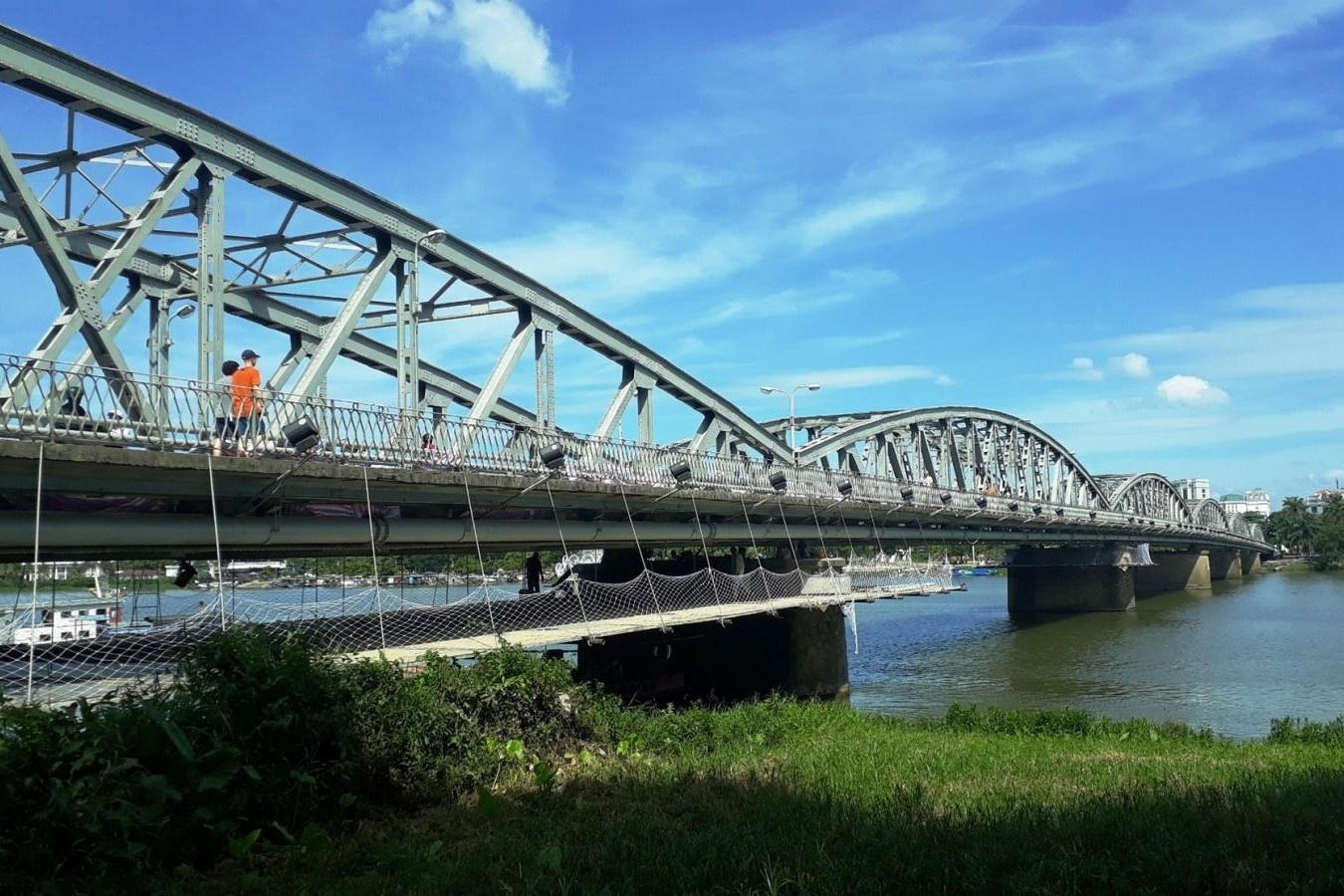 Cay cau nao o Hue co 4 lan doi ten? hinh anh