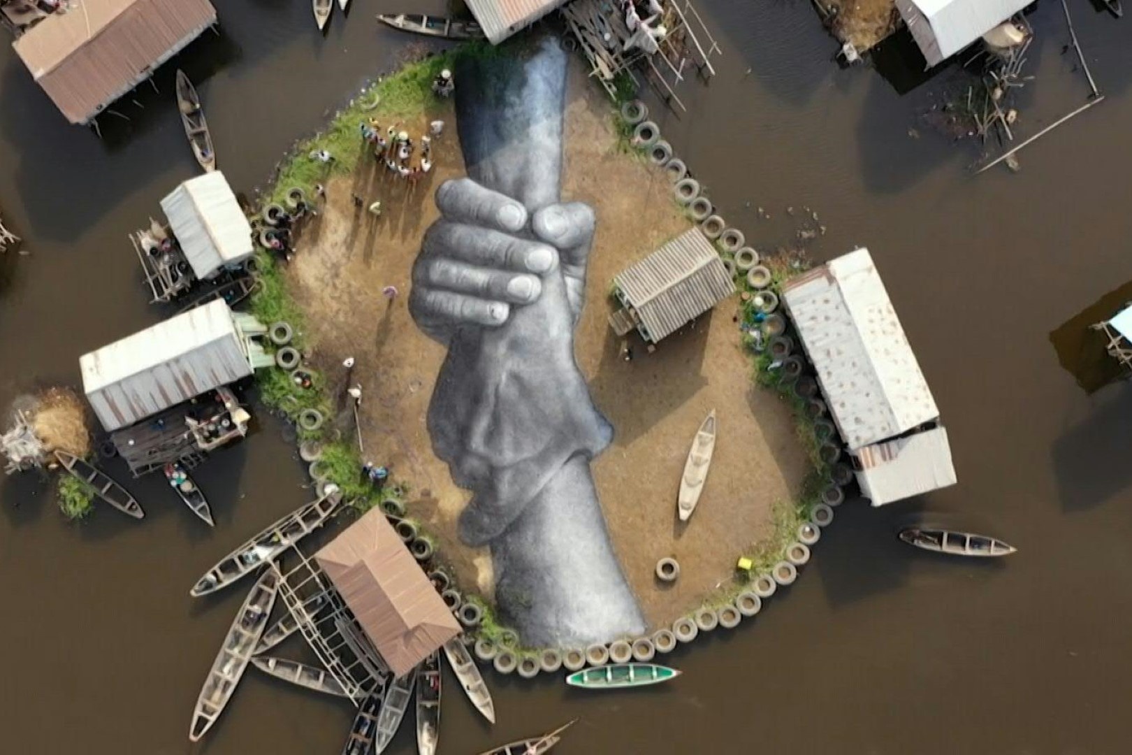 Buc bich hoa khong lo duoc ve tren lang noi hinh anh