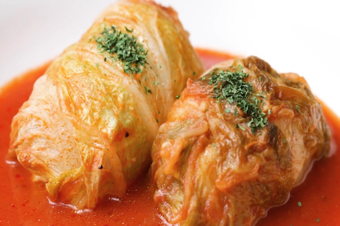 Hoc lam cai cuon sot ca chua hinh anh