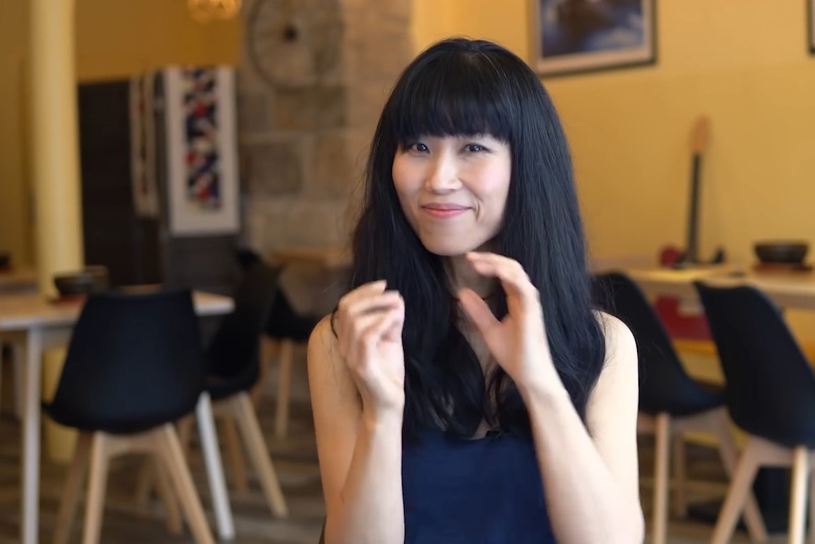 Tiem bibimbap noi tieng cua nu ca si nhac rock o Phap hinh anh