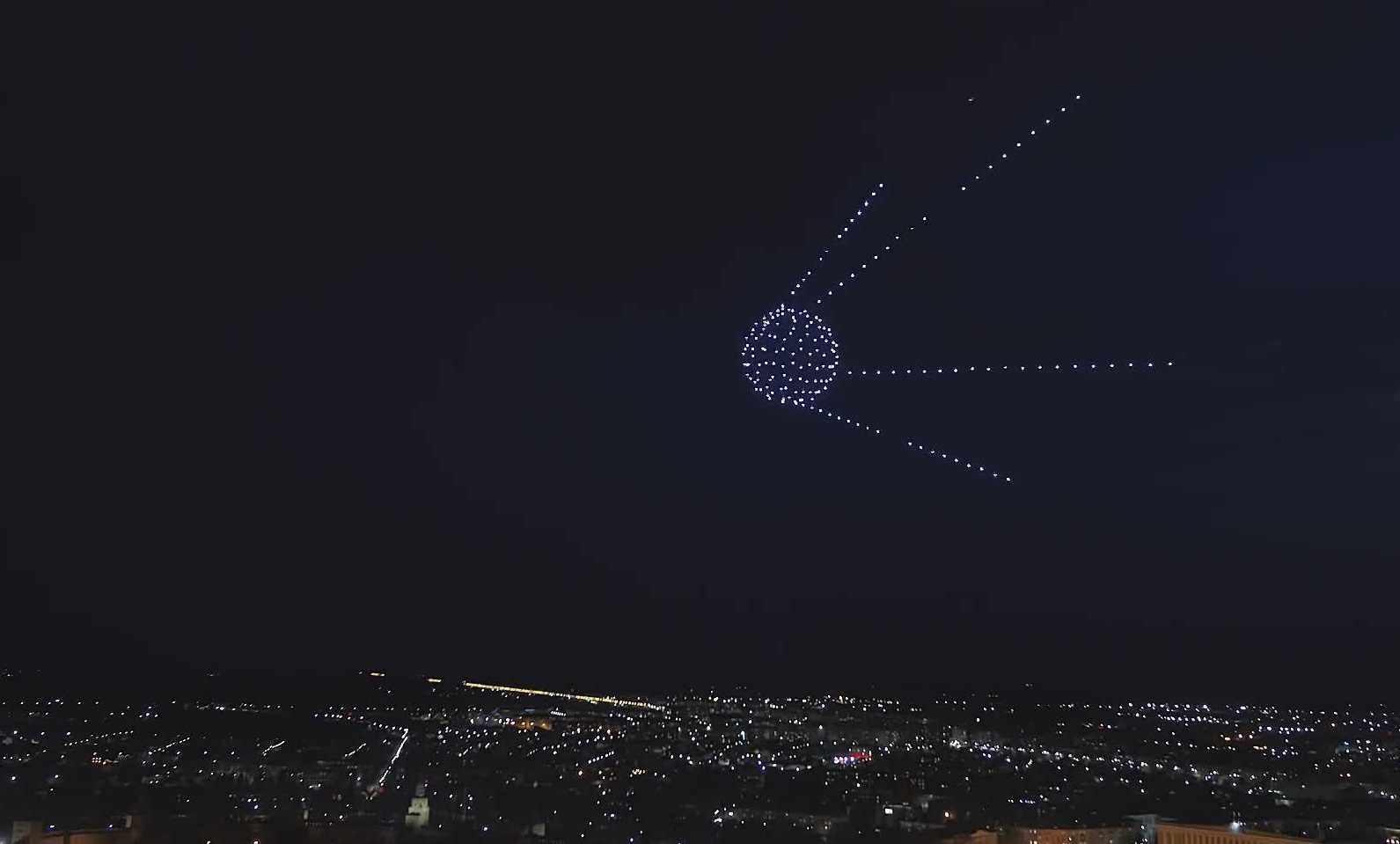 Man trinh dien anh sang cua 500 may bay khong nguoi lai hinh anh