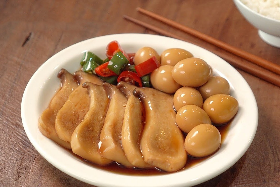 Trung cut kho nam dui ga la mieng hinh anh