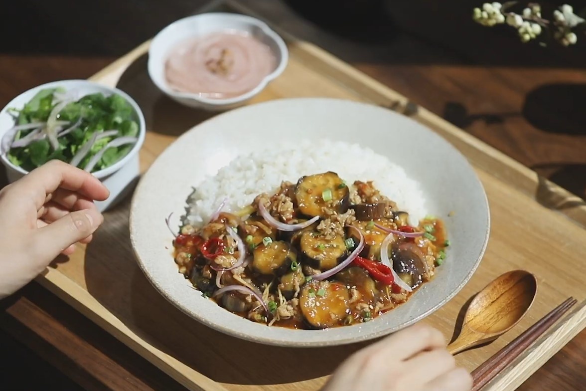 Com bi ngoi xao thit bam de lam cho bua toi hinh anh