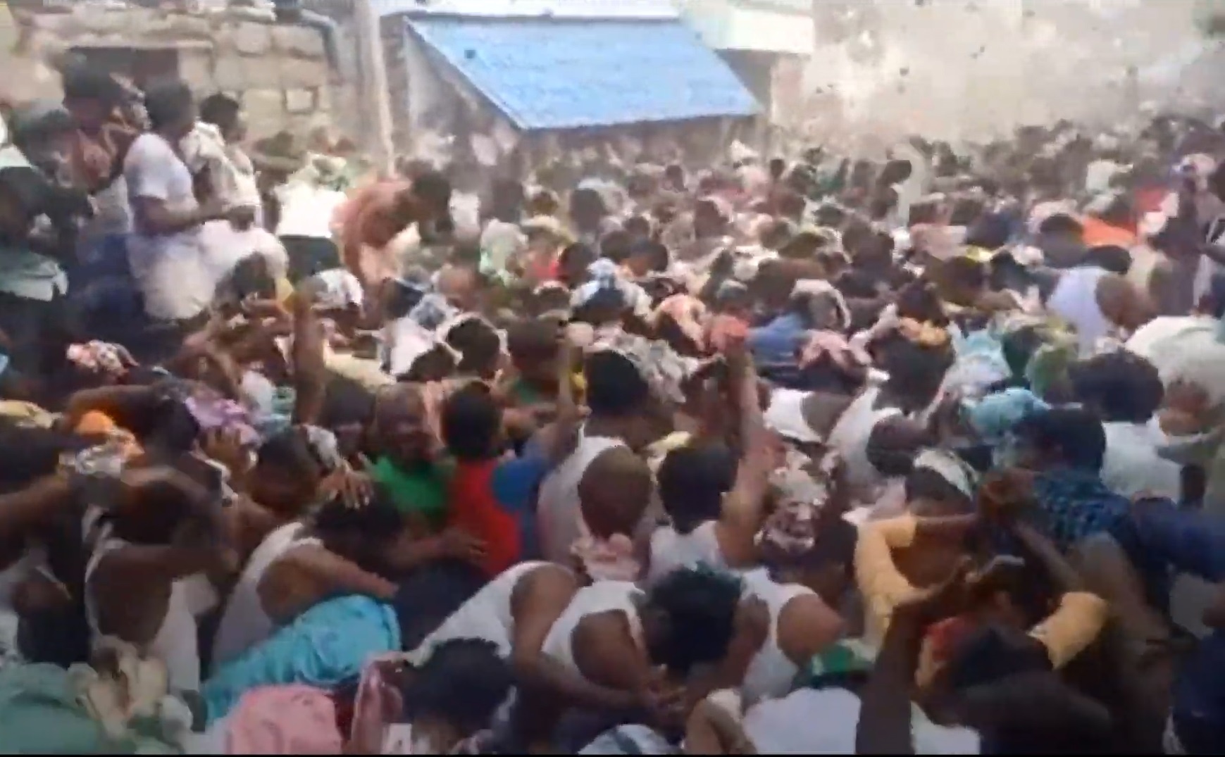 Le hoi nem phan bo tren duong pho o An Do hinh anh