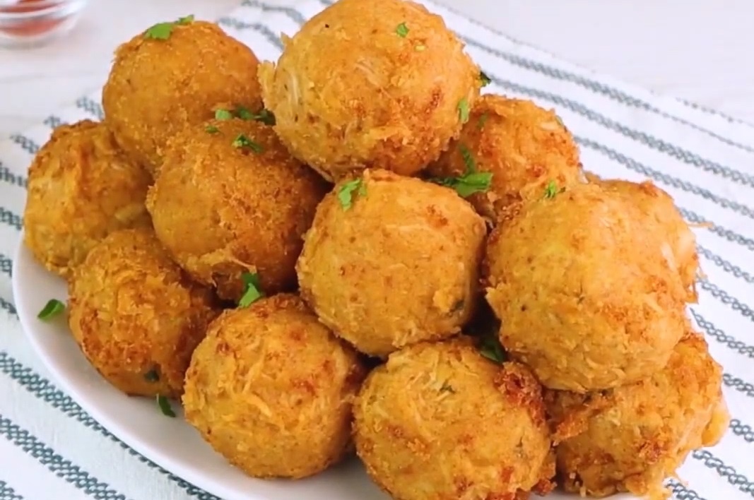 Doi vi voi ga vien boc pho mai dai ca gia dinh hinh anh