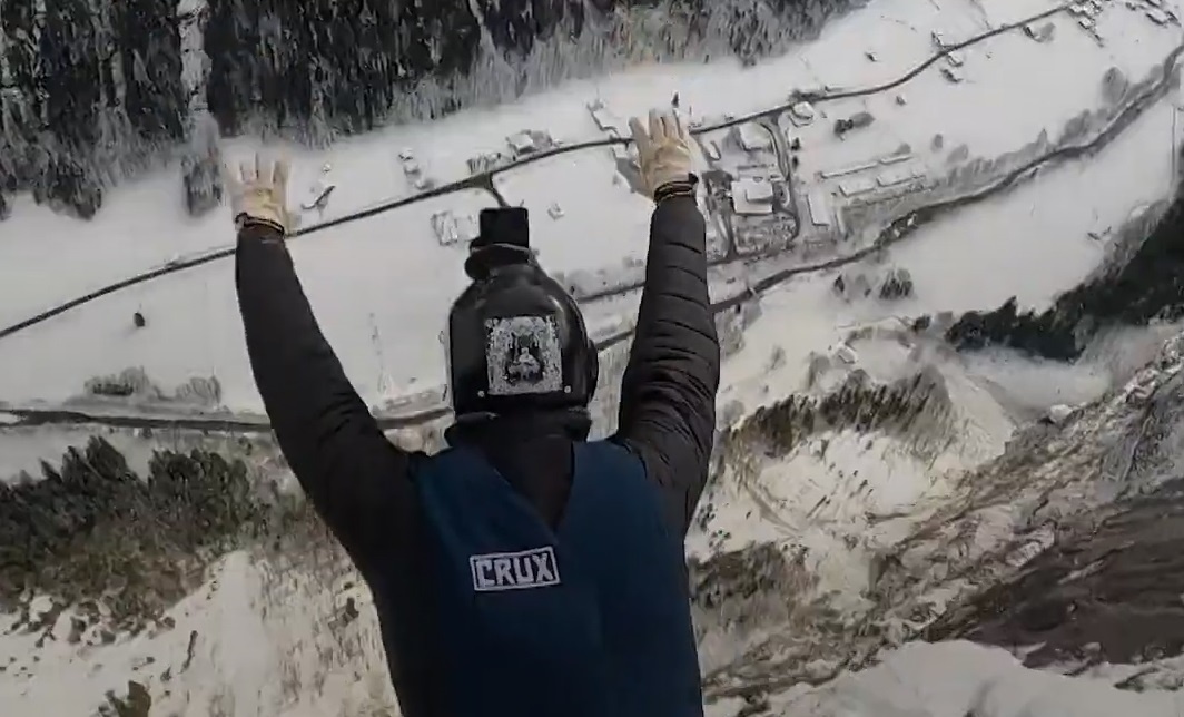 Nhay du mao hiem tu vach da dung dung cao 720 m hinh anh