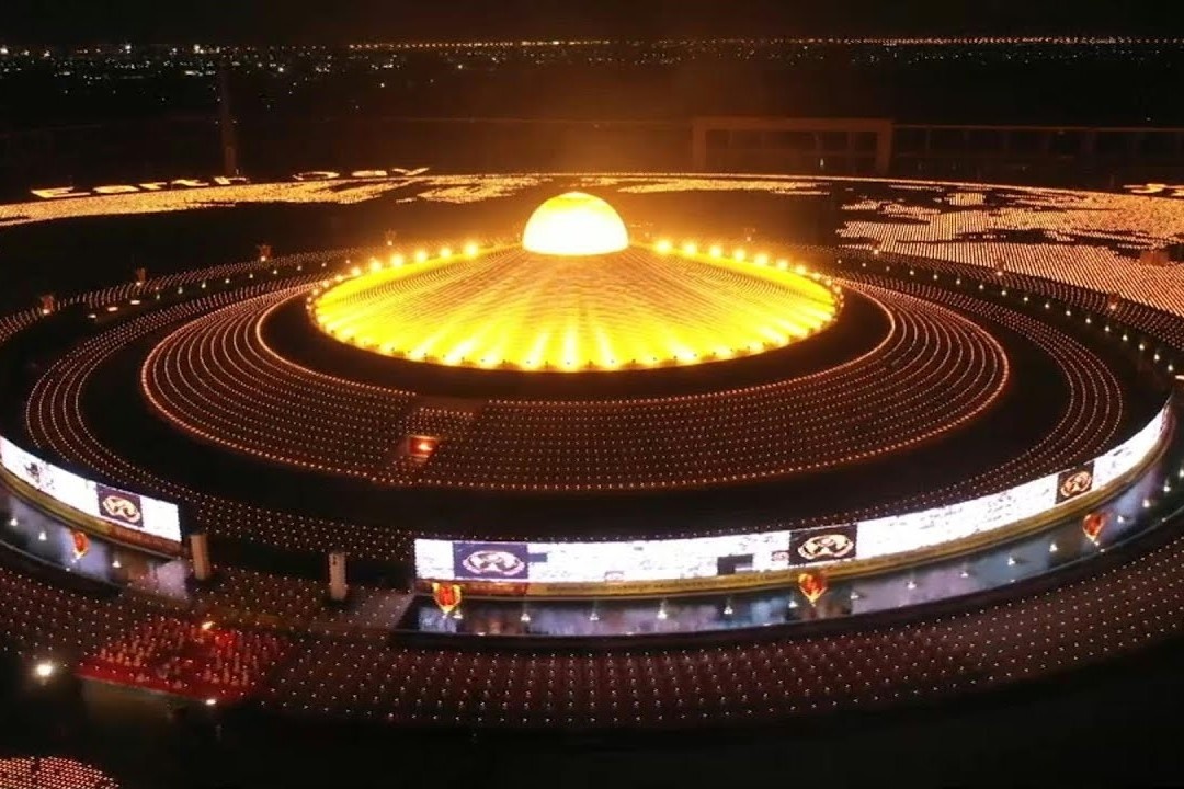 Chua o Thai Lan thap 330.000 ngon nen lap ky luc Guinness hinh anh