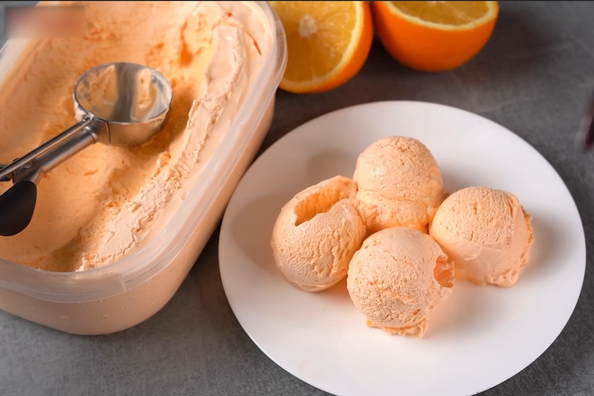 Lam kem vi cam tuoi mat lanh ngay he hinh anh