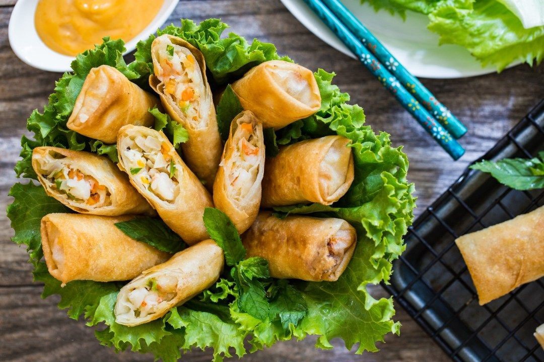 Mon nem hai san beo ngay cho bua tiec cuoi tuan hinh anh