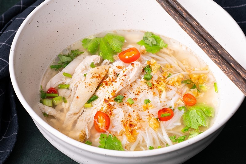 Huong dan lam mon bun ga noi tieng duong pho Thai Lan hinh anh