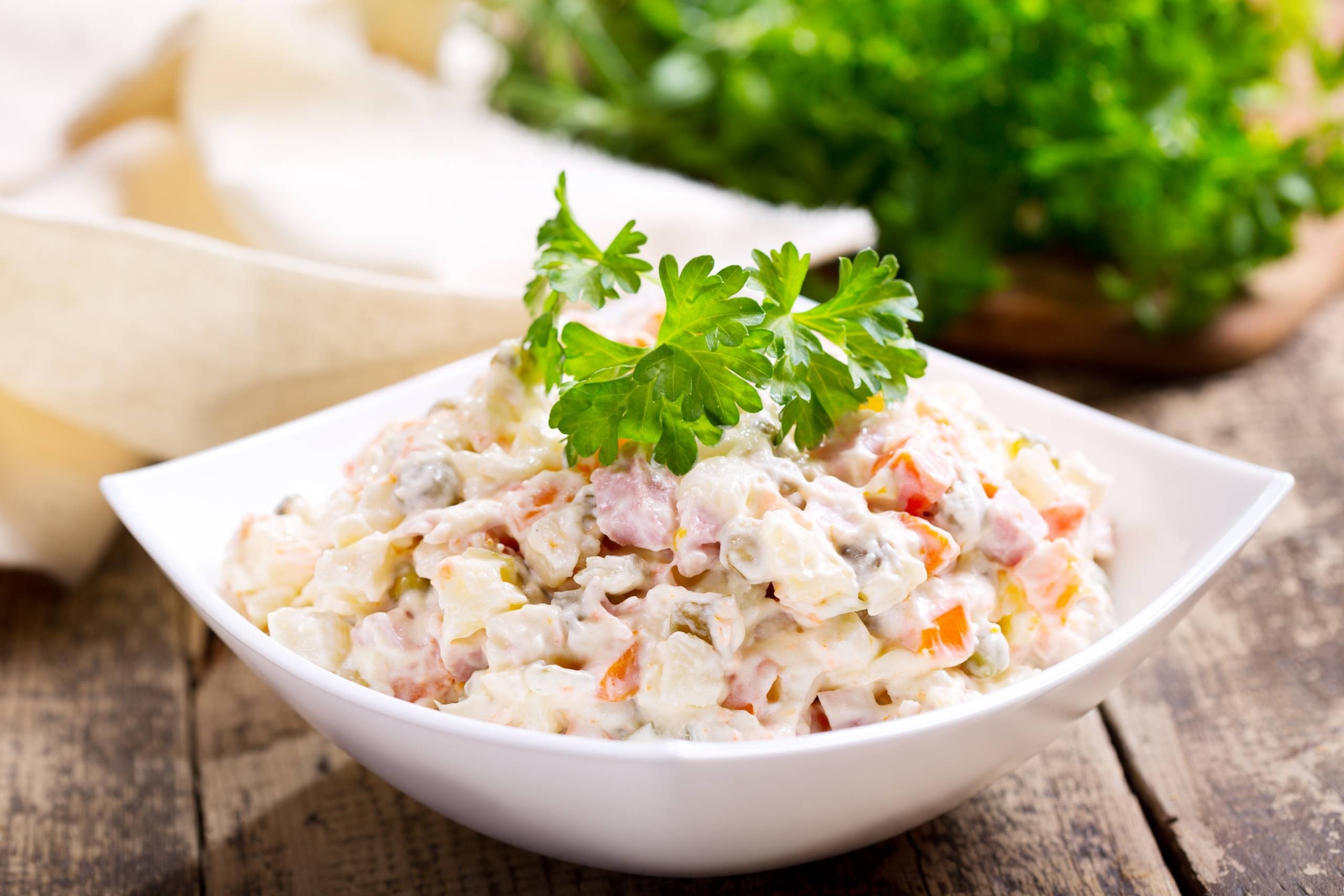 Hoc lam salad Nga dung vi hinh anh