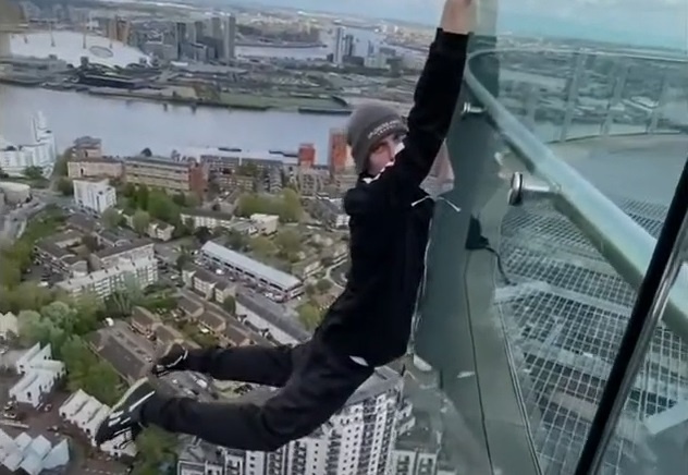 Du tang thuong nha choc troi o London hinh anh