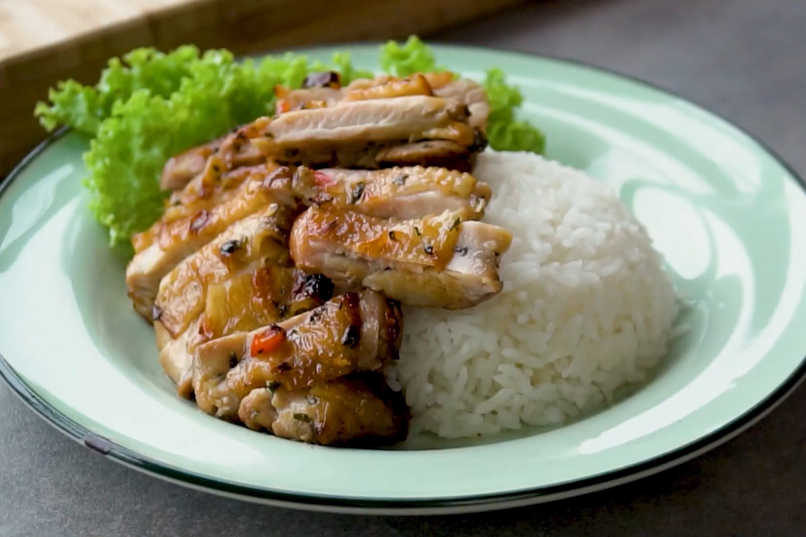 Cach uop va nuong ga kieu Thai bang noi chien khong dau hinh anh