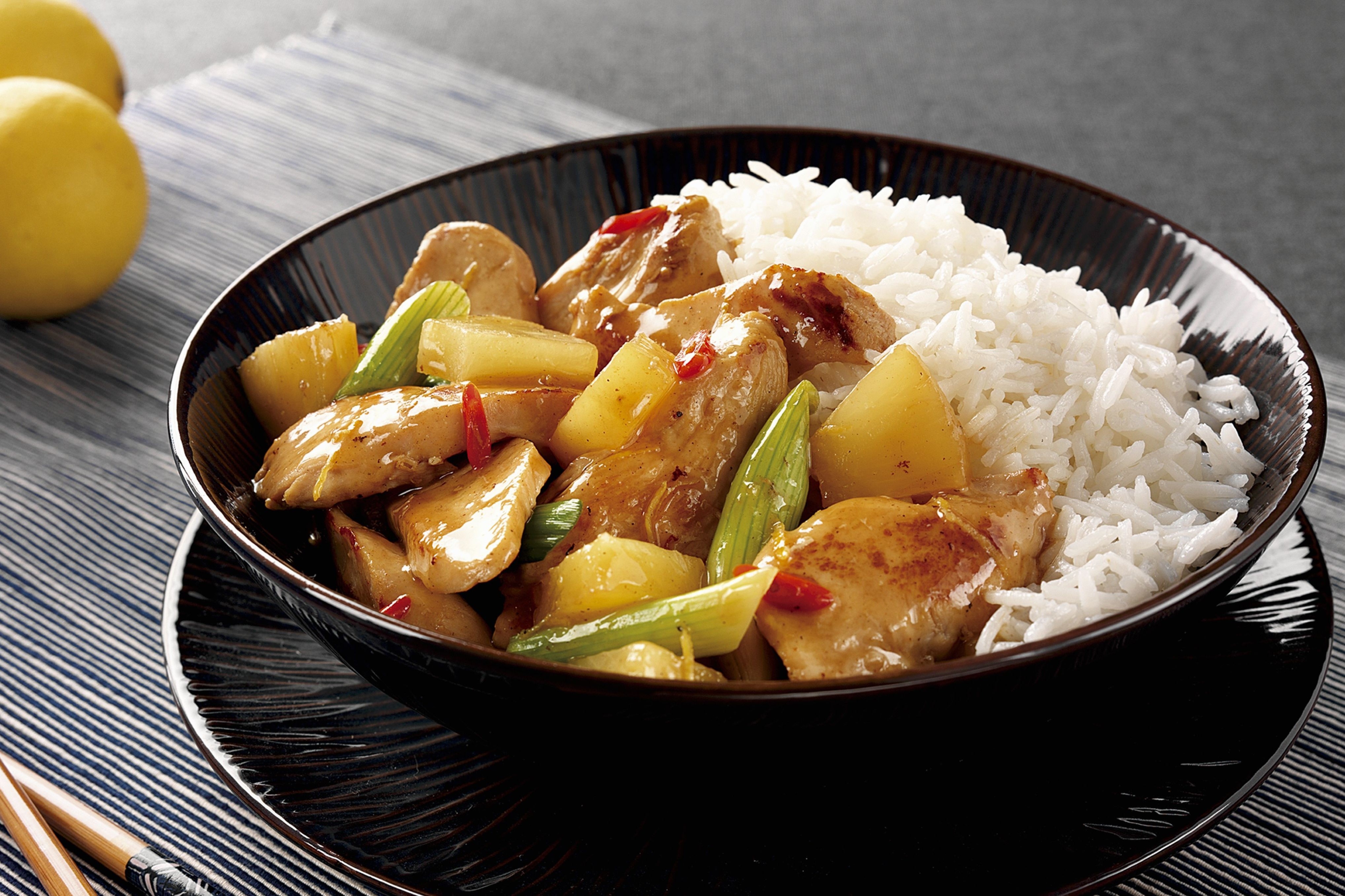 Mon ga sot chua ngot don gian cho bua com ngay he hinh anh