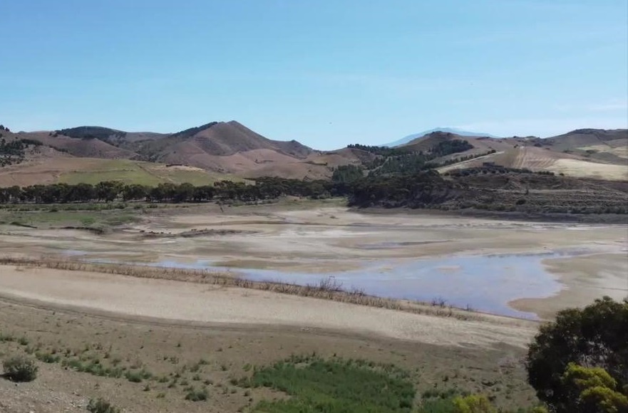 Ho nuoc lon o Italy can kho khong ro ly do hinh anh