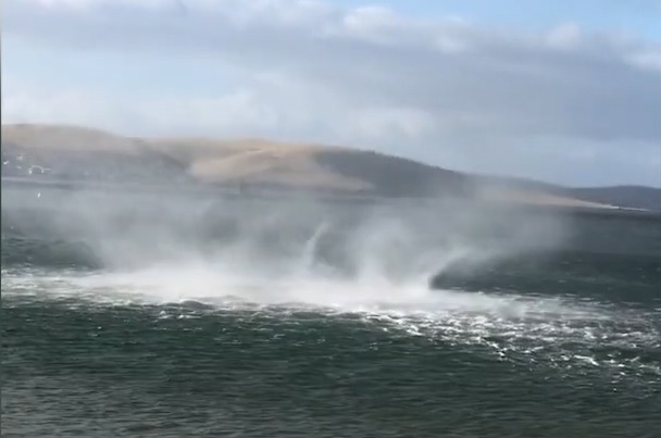 Loc xoay ky ao xuat hien o Australia hinh anh