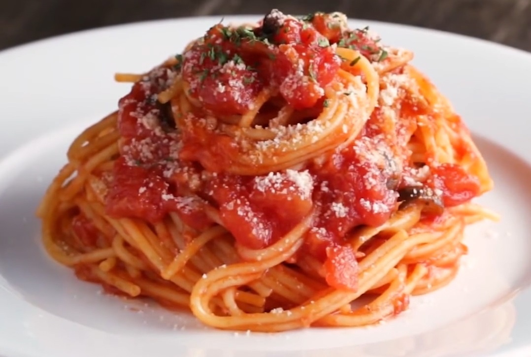 Tu lam mon mi spaghetti sot ca chua kieu Nhat hinh anh