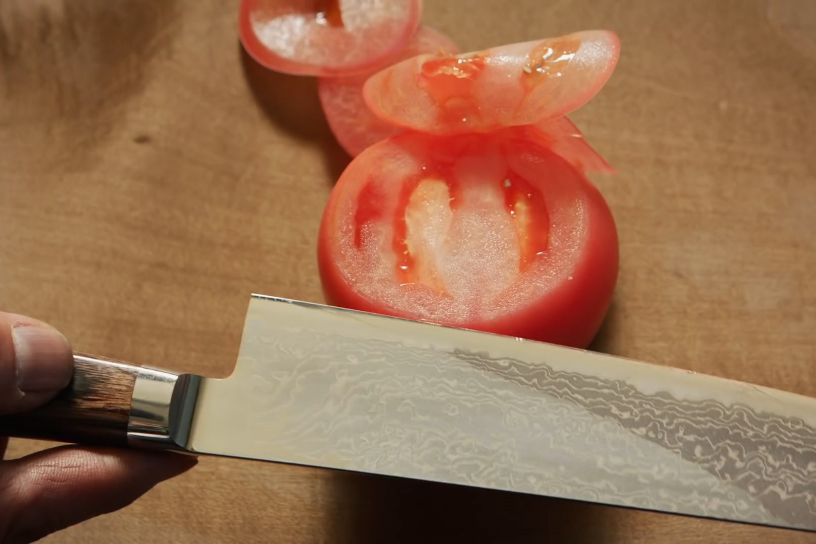 Vi sao dao Nhat dat do? hinh anh