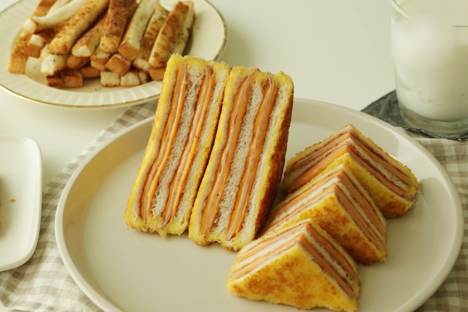 Cach lam sandwich gion rum cho bua sang hinh anh