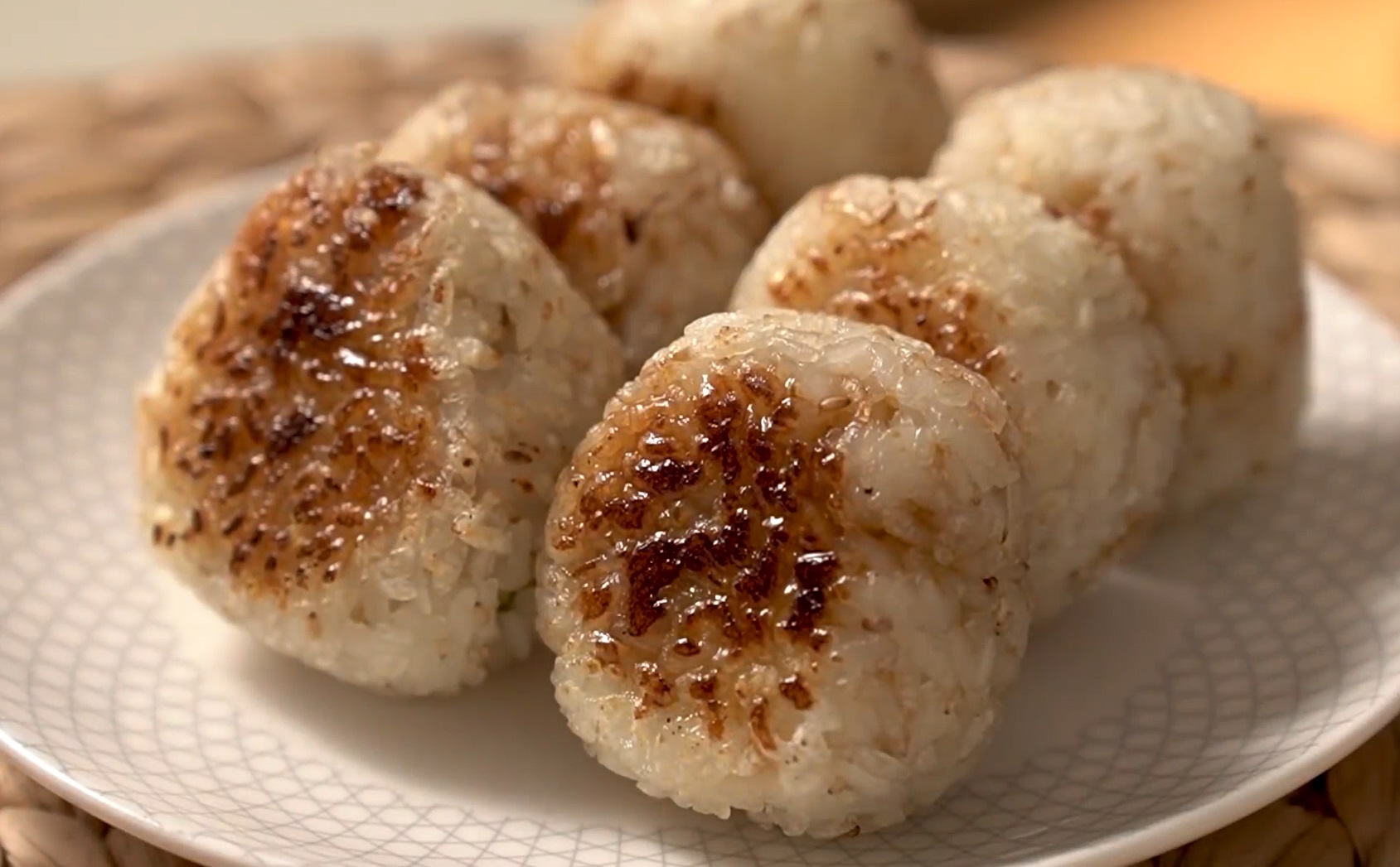 Thu lam com nam boc thit chien gion kieu Han hinh anh