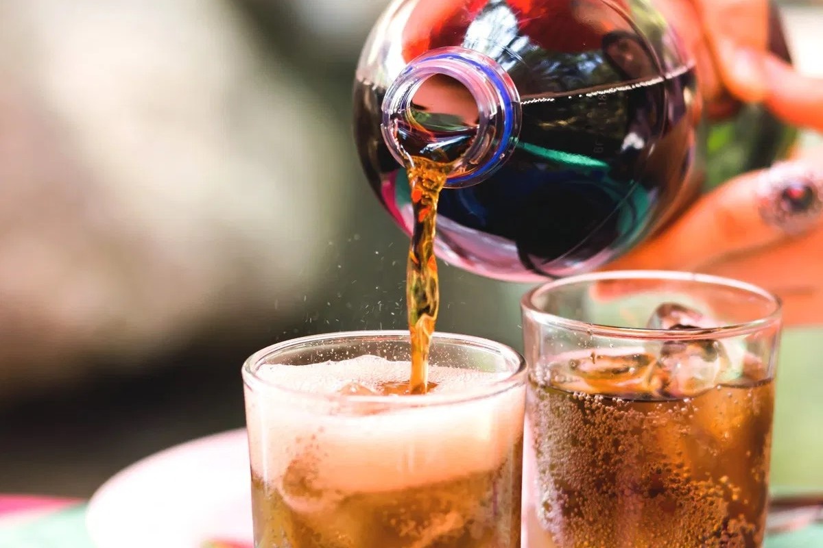 Tac hai khi uong nuoc ngot co gas hinh anh