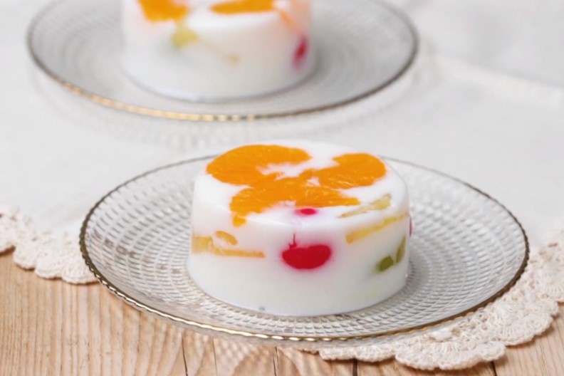 Cach lam thach sua hoa qua hinh anh