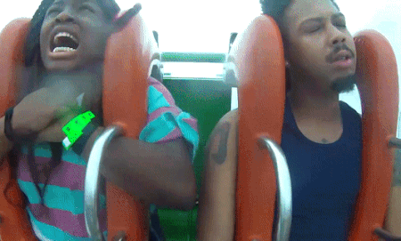 Du khach ngat vi so khi choi du quay mao hiem hinh anh