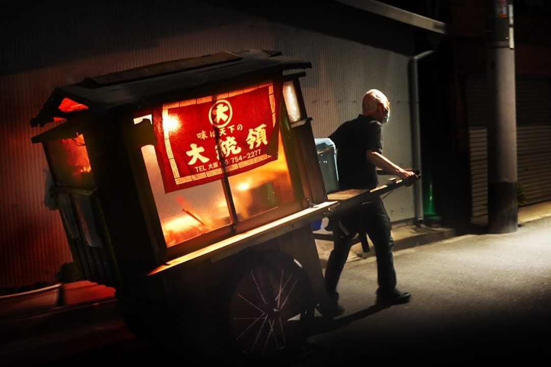 Tiem ramen xe keo hon 50 tuoi tren duong pho Nhat Ban hinh anh