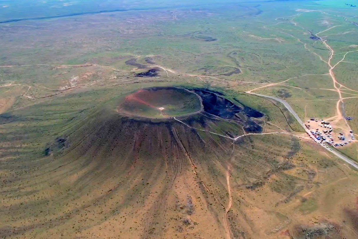 Ve dep ngon nui lua phun trao cach day hon 10.000 nam hinh anh