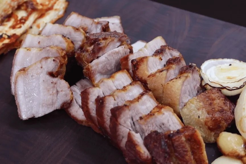 Thit lon nuong BBQ bang noi chien khong dau hinh anh