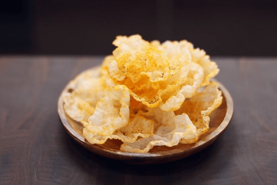 Meo lam banh trang chien gion rum trong 5 phut hinh anh