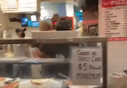 Au da trong tiem banh pizza o My hinh anh