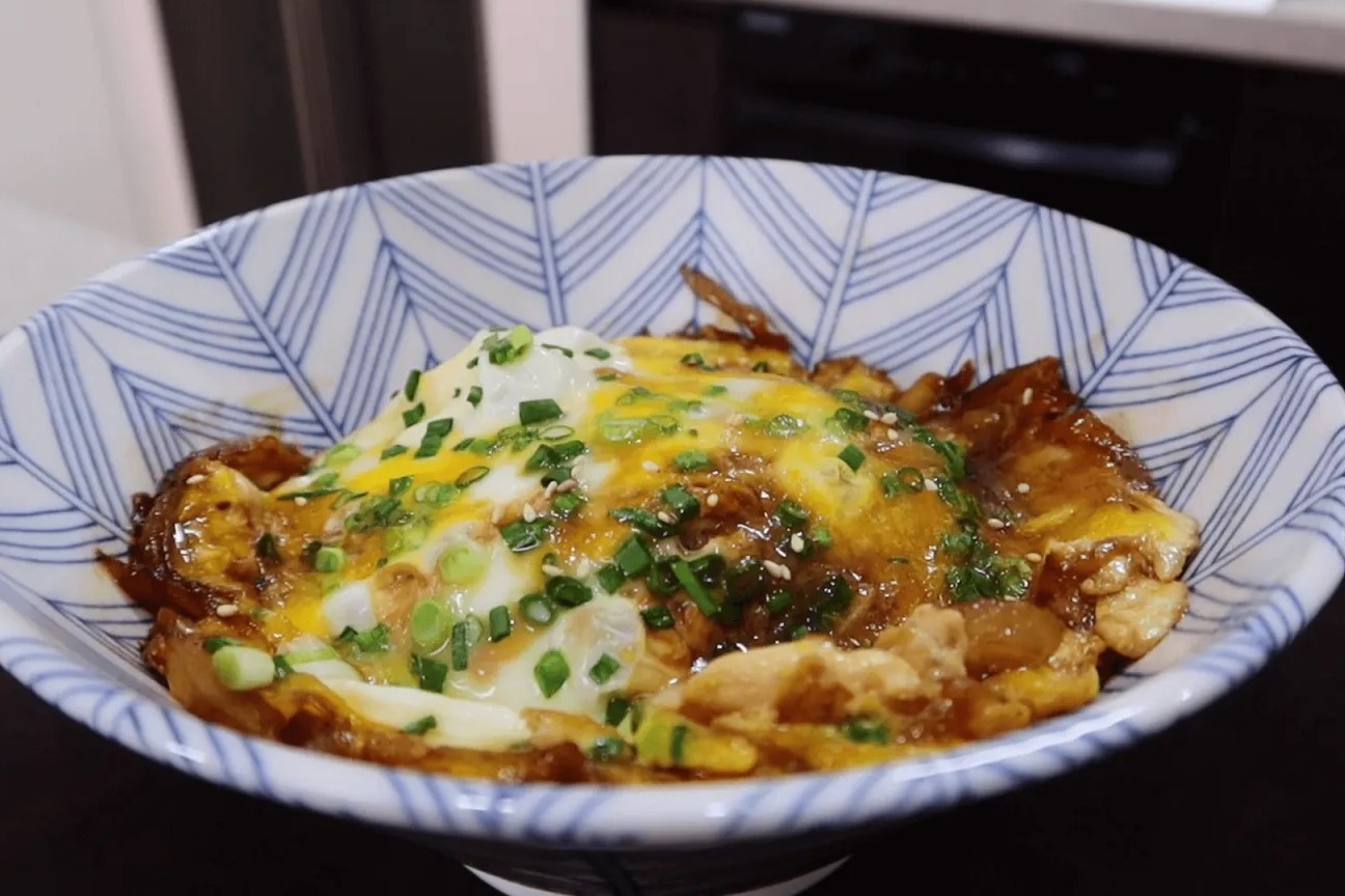 Meo lam com trung xi dau ngon ma tiet kiem hinh anh