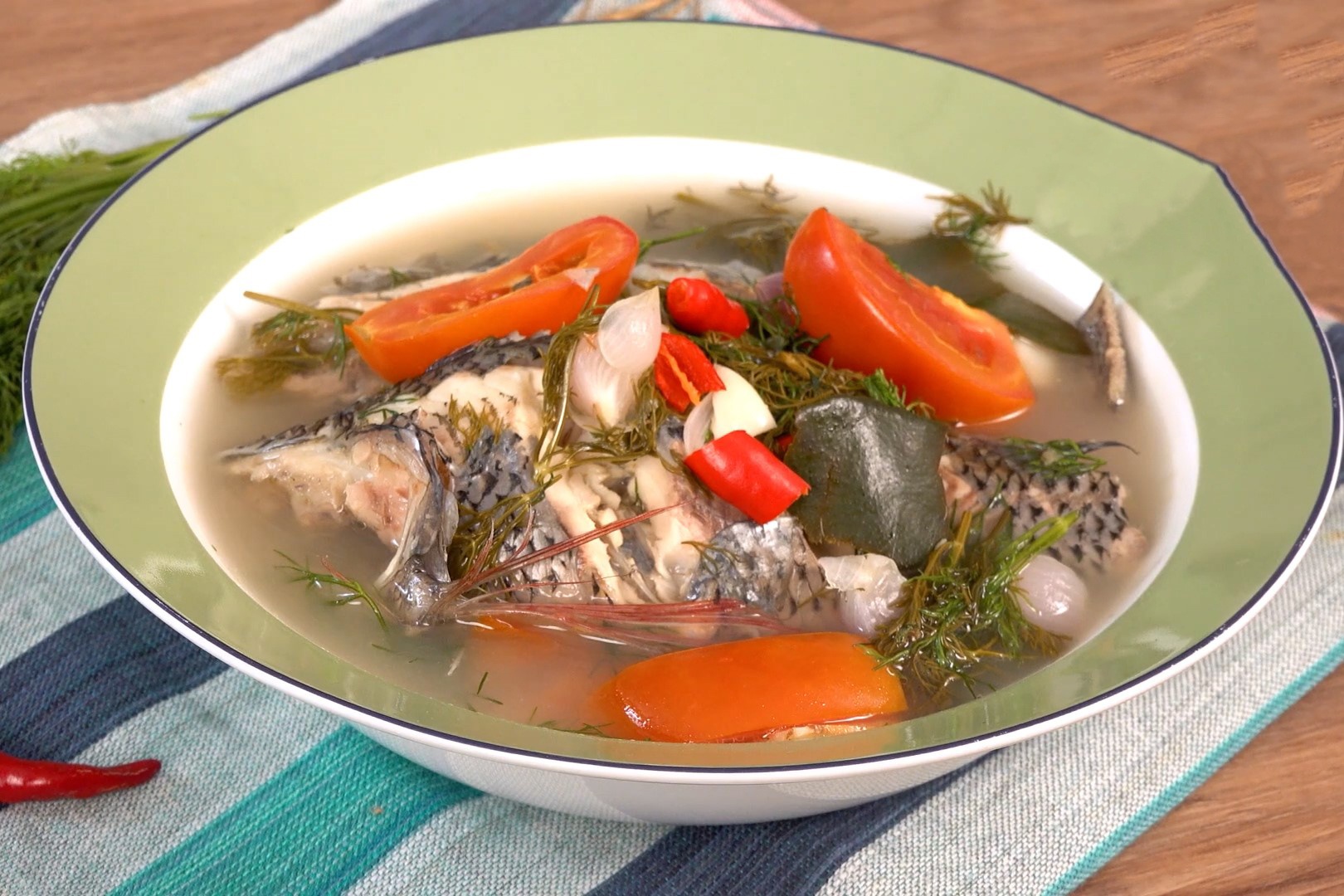 Cong thuc canh ca chua cay cho mam com cuoi tuan hinh anh