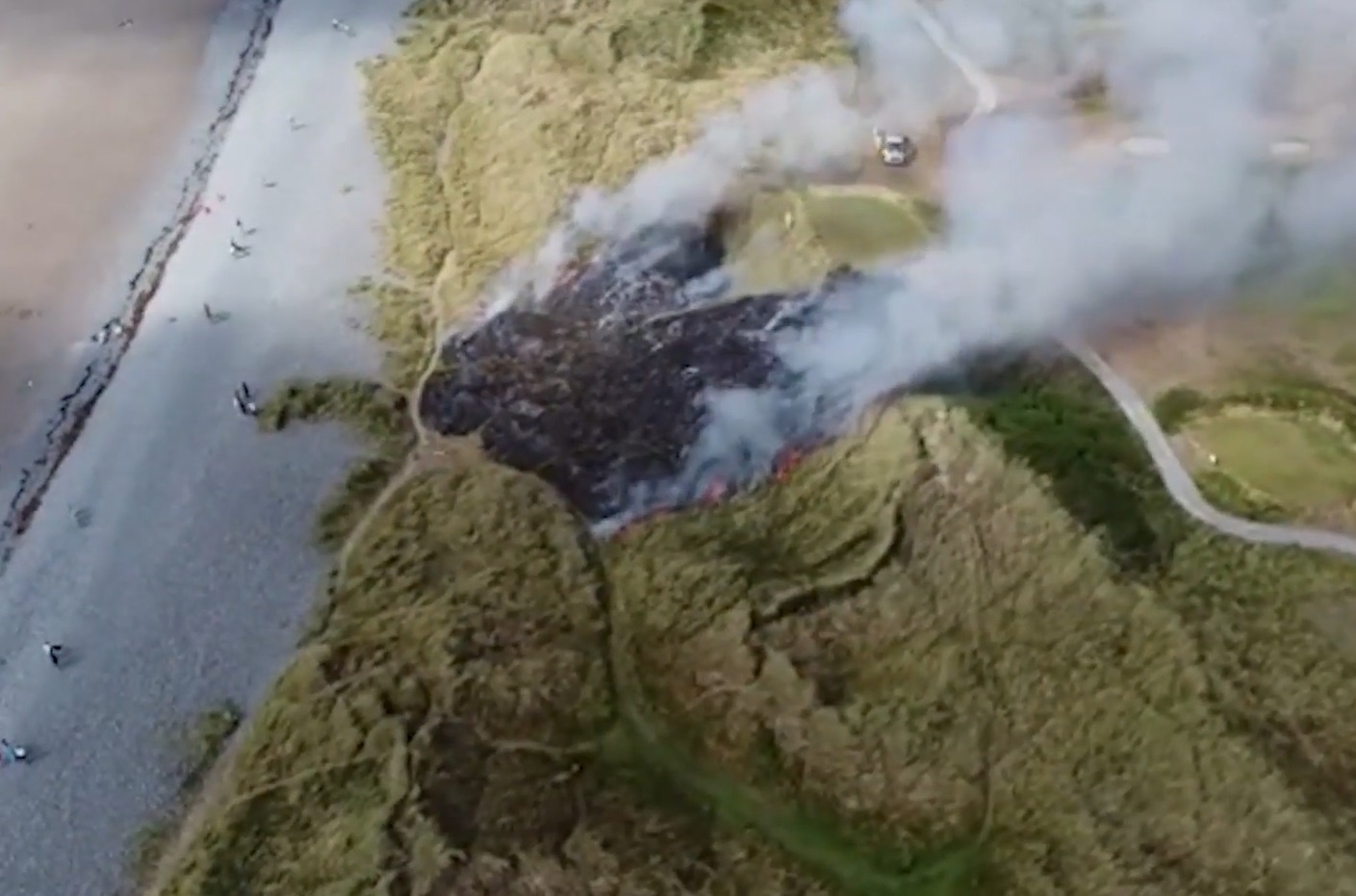 San golf boc chay duoi con song nhiet ky luc o xu Wales hinh anh