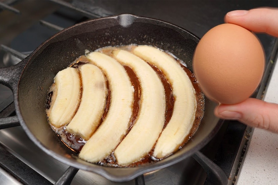 Cach lam banh chuoi up nguoc chi voi mot qua trung hinh anh