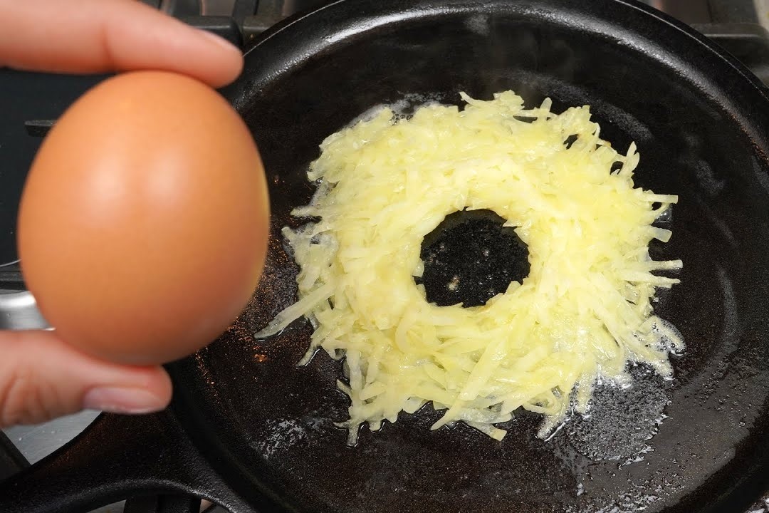 Lam nhanh mon ngon tu trung va khoai tay hinh anh