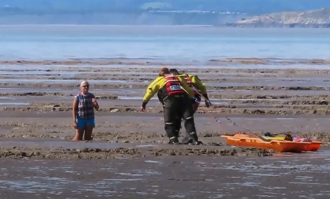 Giai cuu nu du khach mac ket trong vung lay o Anh hinh anh