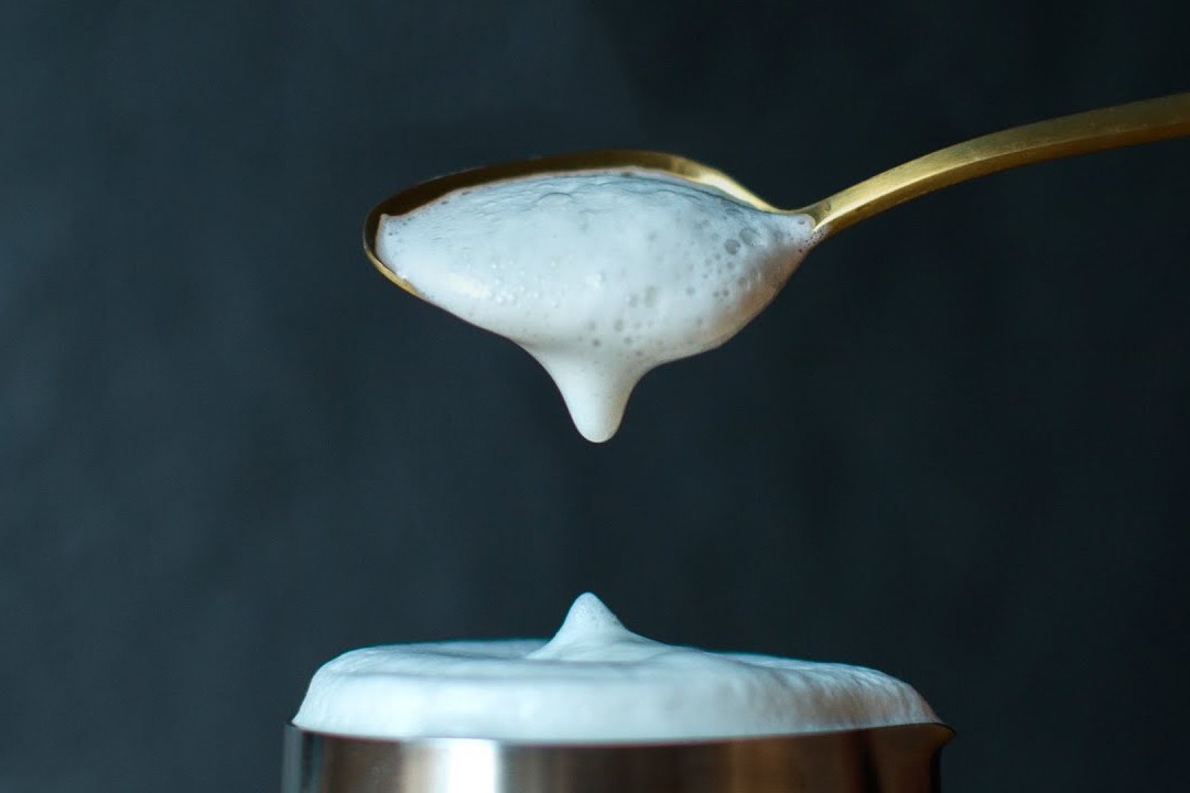 3 cach danh bot sua nhanh cho ly do uong hinh anh