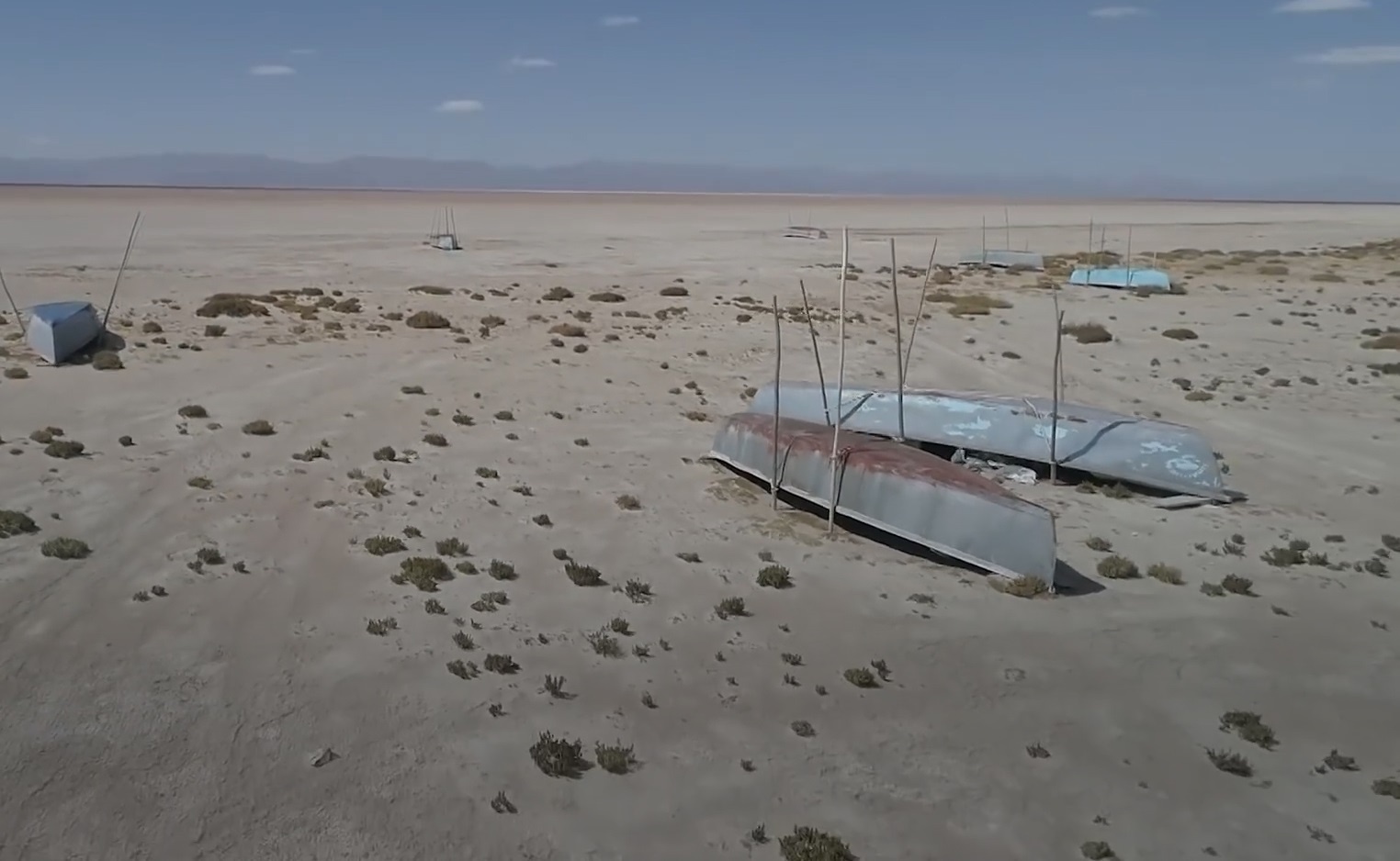 Ho nuoc lon thu 2 o Bolivia bien thanh sa mac kho can hinh anh