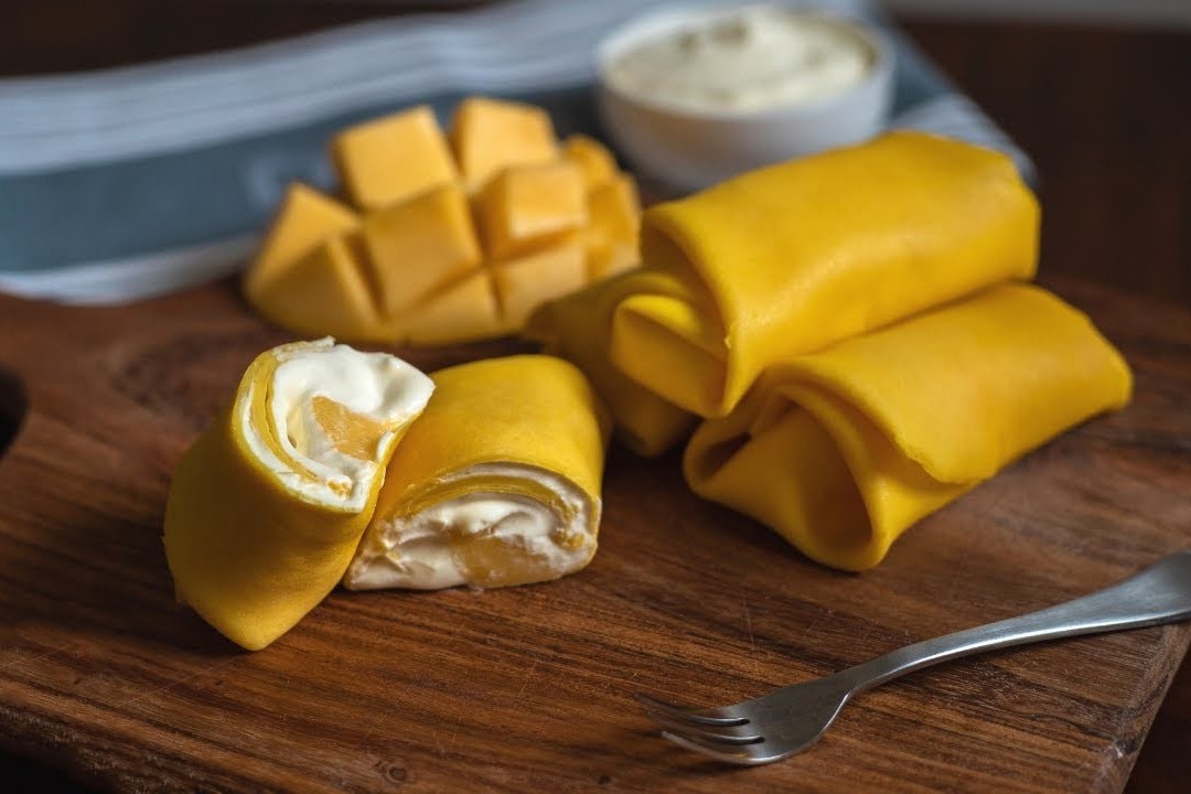 Bua sang thom ngon voi pancake xoai hinh anh