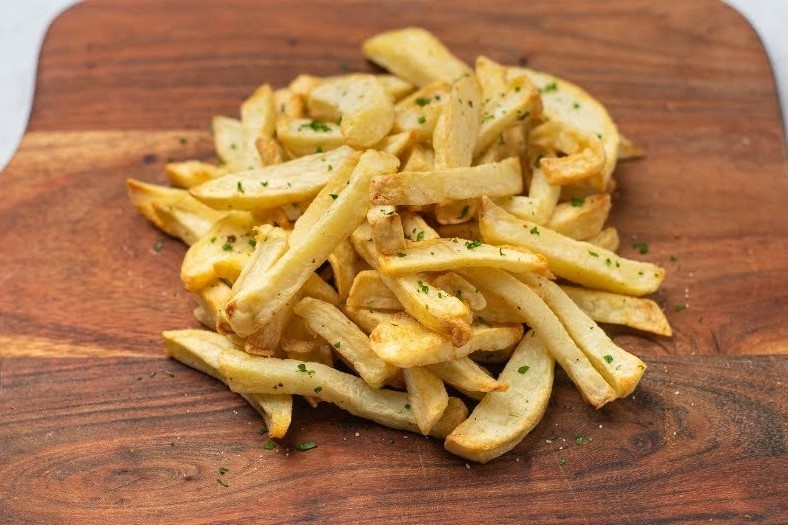 Meo chien khoai tay bang noi khong dau hinh anh