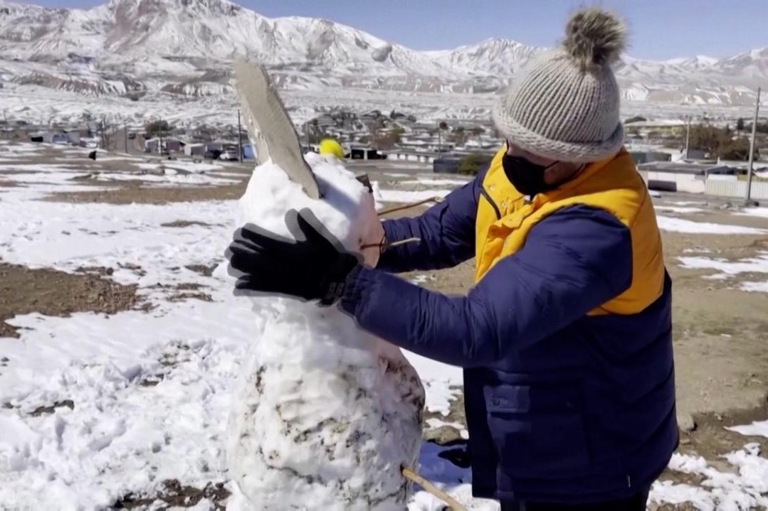 Tuyet roi bat thuong o sa mac kho can nhat hanh tinh hinh anh