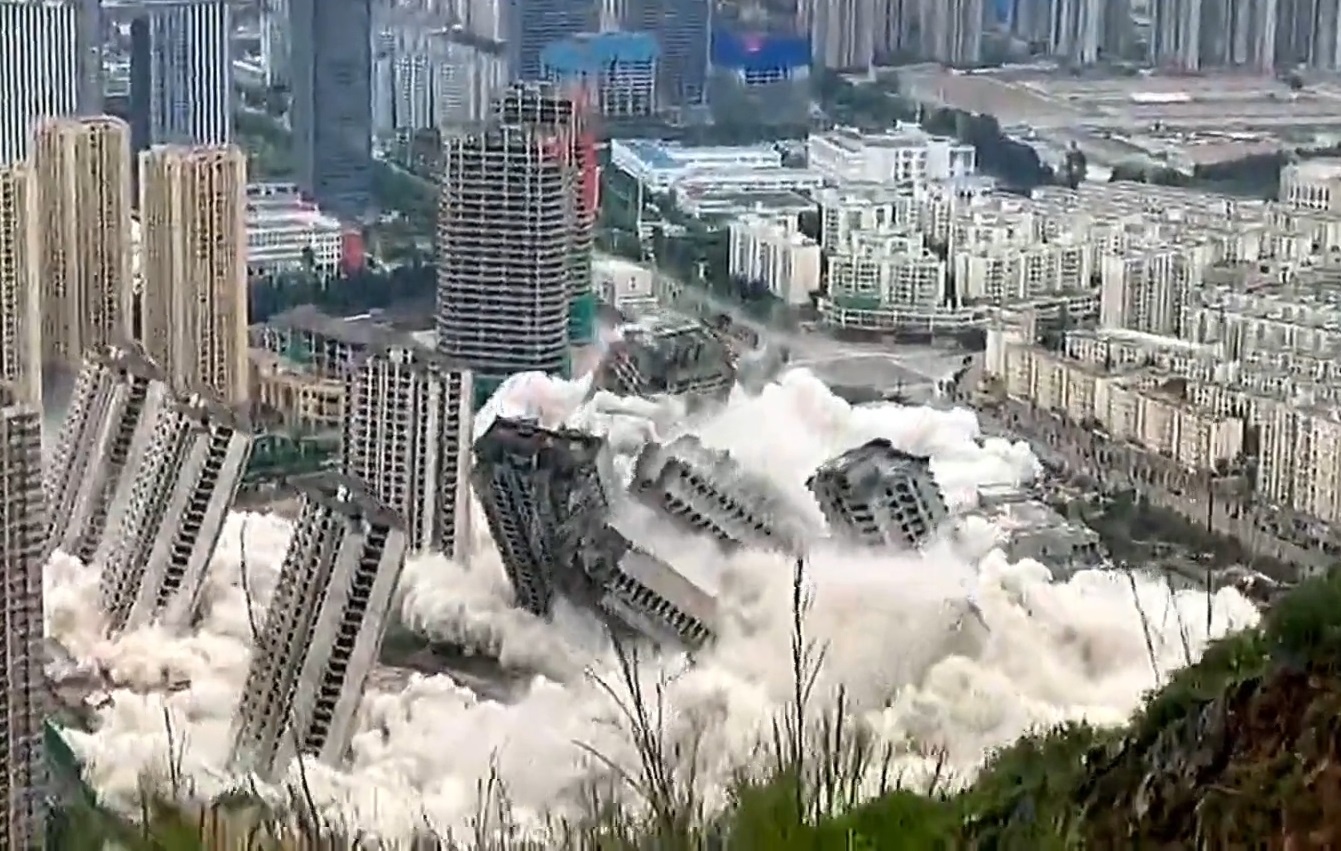 15 toa nha bi pha huy cung luc o Trung Quoc hinh anh